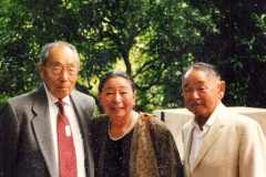 Mollie Sumida (center)